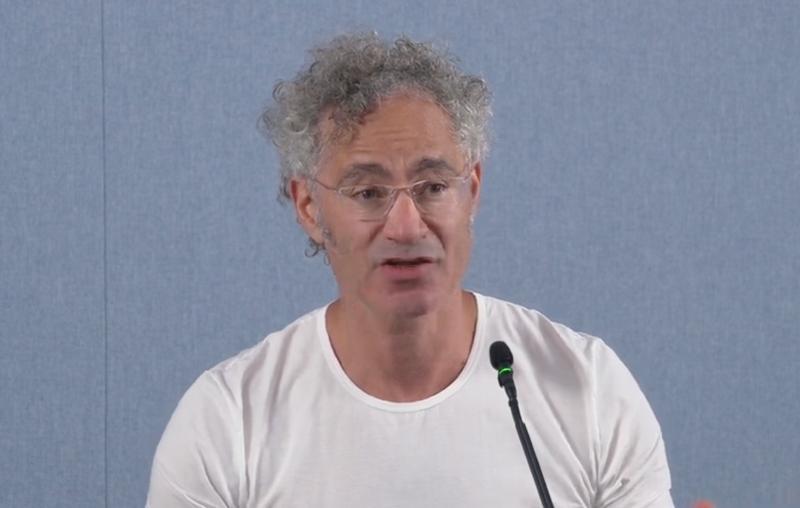 Palantir CEO亚历克斯·卡普称AI行业带有“马克思主义”色彩，业绩强劲引发关注