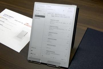 科大讯飞展示基于AI的电子笔记本与翻译设备
