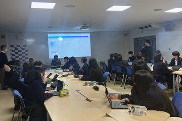 福井县立胜山高中开展生成式AI出前授课，学生体验提示词的难与乐