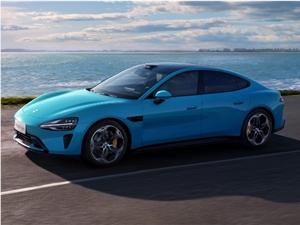 雷军出击：三年投入60亿突破AI，小米SU7升级带来提价与粉丝增长