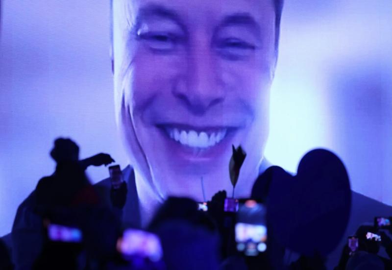埃隆·马斯克在SpaceX首次财报电话会议上多次超越高管