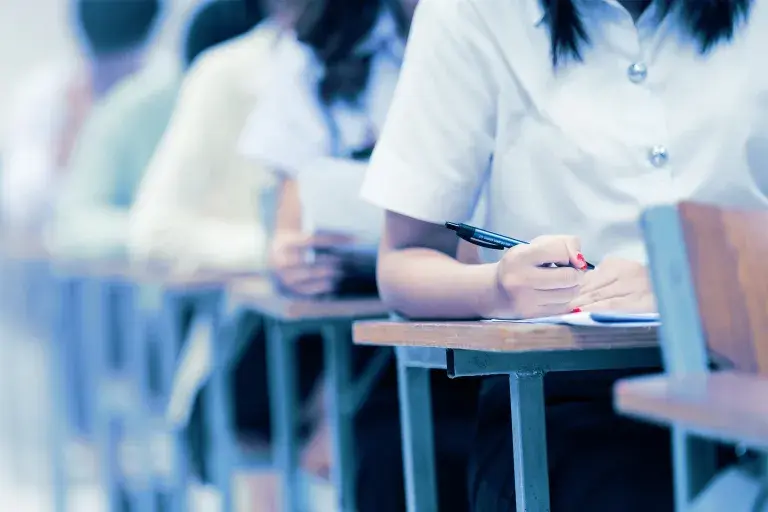 布朗大学教授震惊发现常春藤联盟史上最大AI作弊丑闻