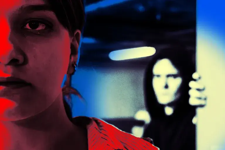 女子起诉OpenAI，称ChatGPT助长跟踪狂妄想且未在其求助时采取行动