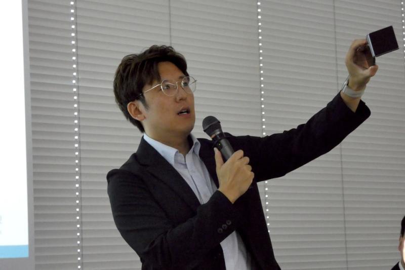 双屏翻译机背面