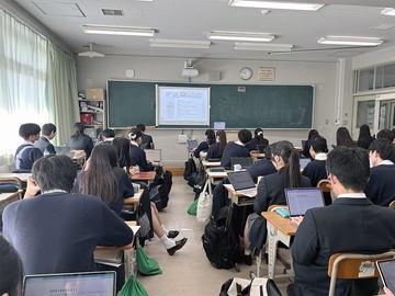 利用生成式AI支持课题设定与展示，推出探究学习一日课程