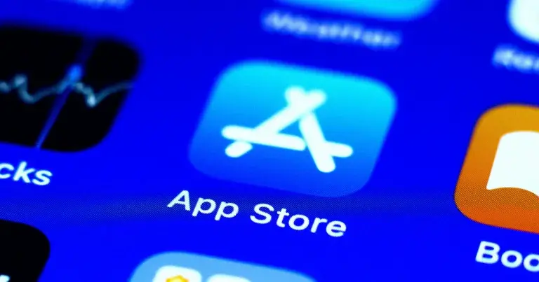 苹果阻止Vibe编码应用上架App Store，引发开发者强烈不满