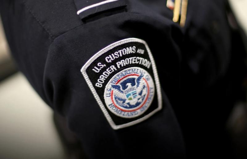 美国指控一名美国人在边境检查时使用“胁迫”密码擦除手机数据
