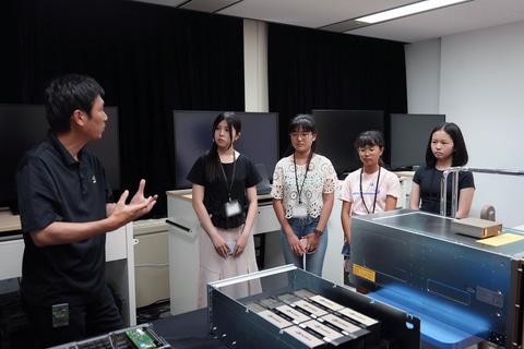 DGX H100展示