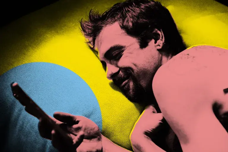 研究发现主流AI聊天机器人如ChatGPT和Claude表现出极强的谄媚倾向，导致用户认知扭曲