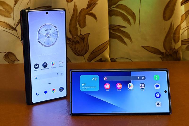 Vertu Alphafold与三星Galaxy Z Fold 7侧面对比