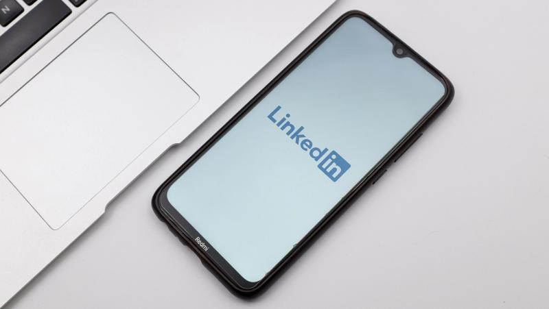 LinkedIn新增举报AI生成低质内容按钮