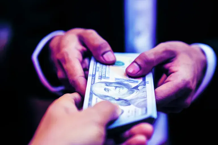 前雇主正在出售你的Slack消息和邮件用于训练人工智能