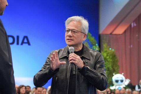 黄仁勋与贝尼奥夫对话