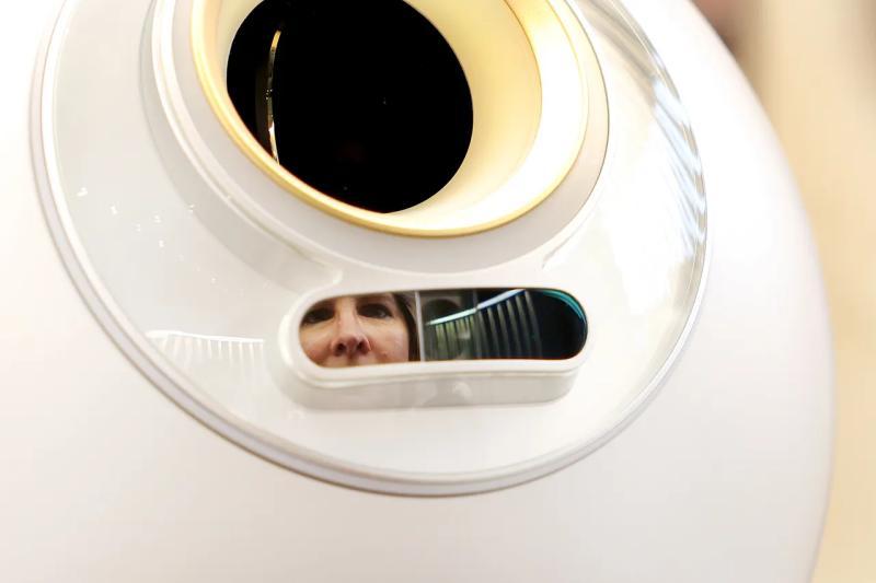 通过凝视Sam Altman的Orb，Tinder现已验证用户为真人