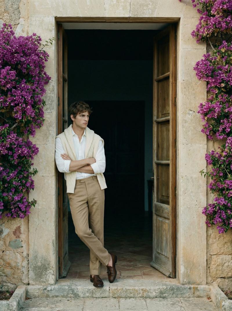 Wide shot — 全身环境背景