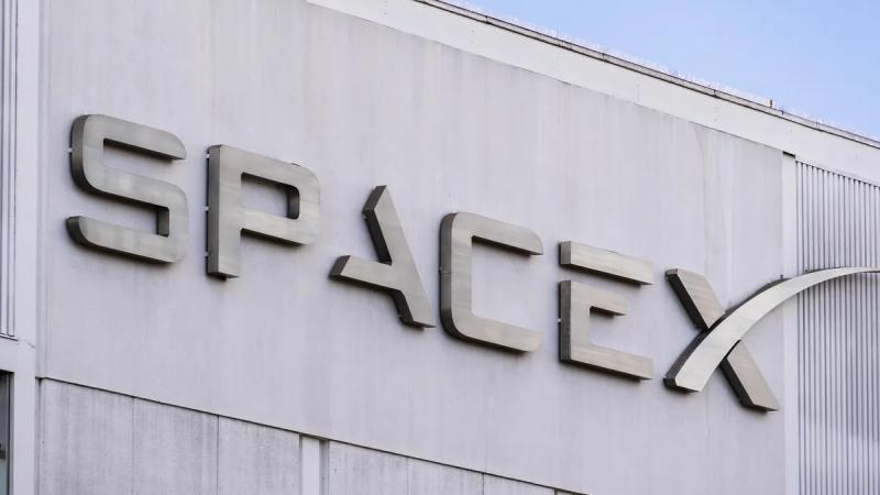 SpaceX秘密向投资者展示新型AI设备：究竟是不是手机？