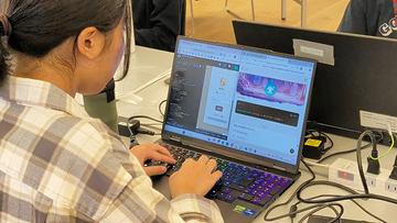 日本长冈中学生携手AI开发应用程序，“AI创意部”验证新型学习模式