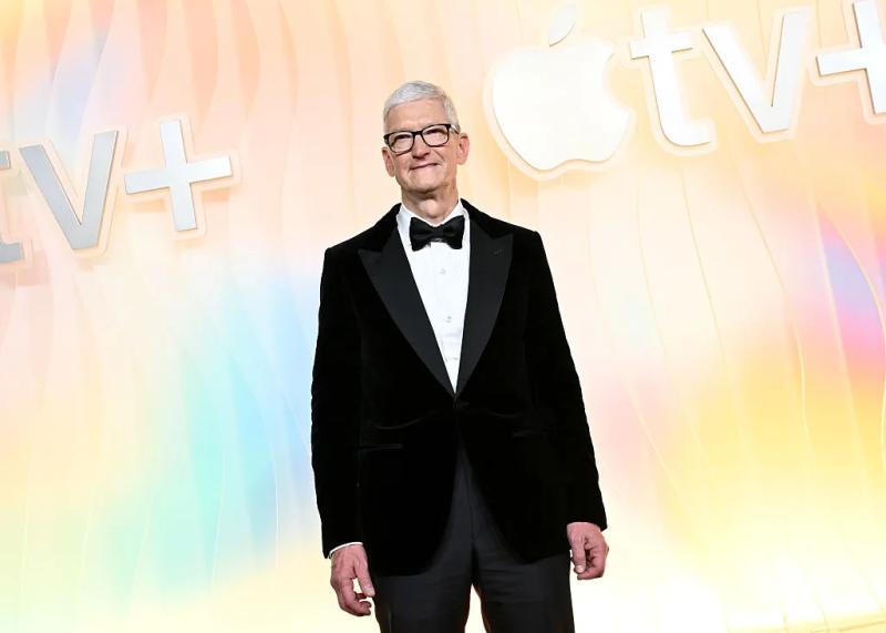 蒂姆·库克卸任苹果CEO，约翰·特努斯接任