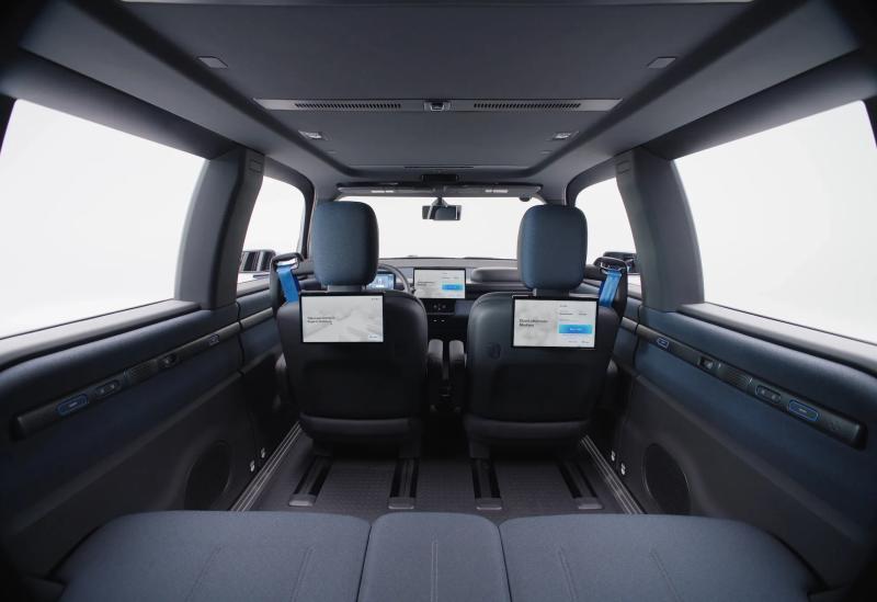 Waymo Zeekr Ojai 内饰