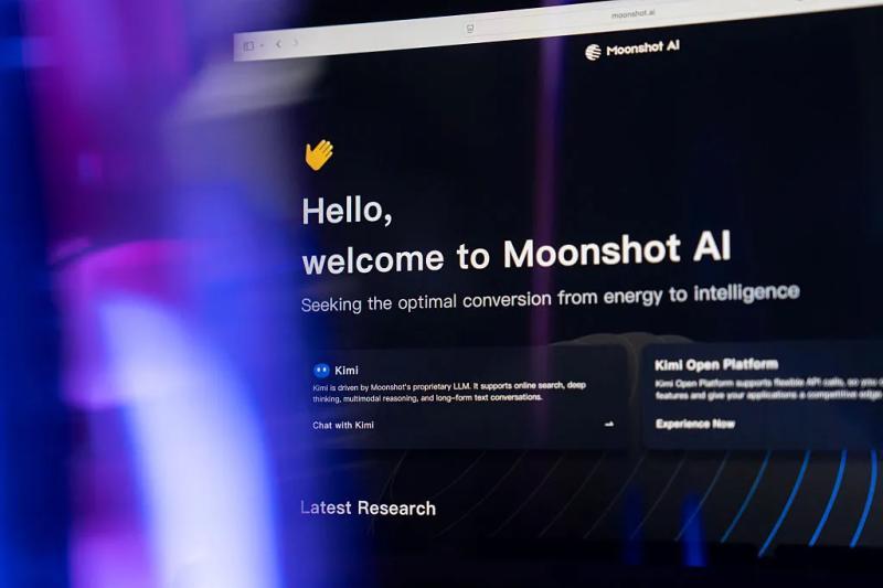 财政部威胁制裁，白宫指控Moonshot非法提炼Anthropic的Fable模型